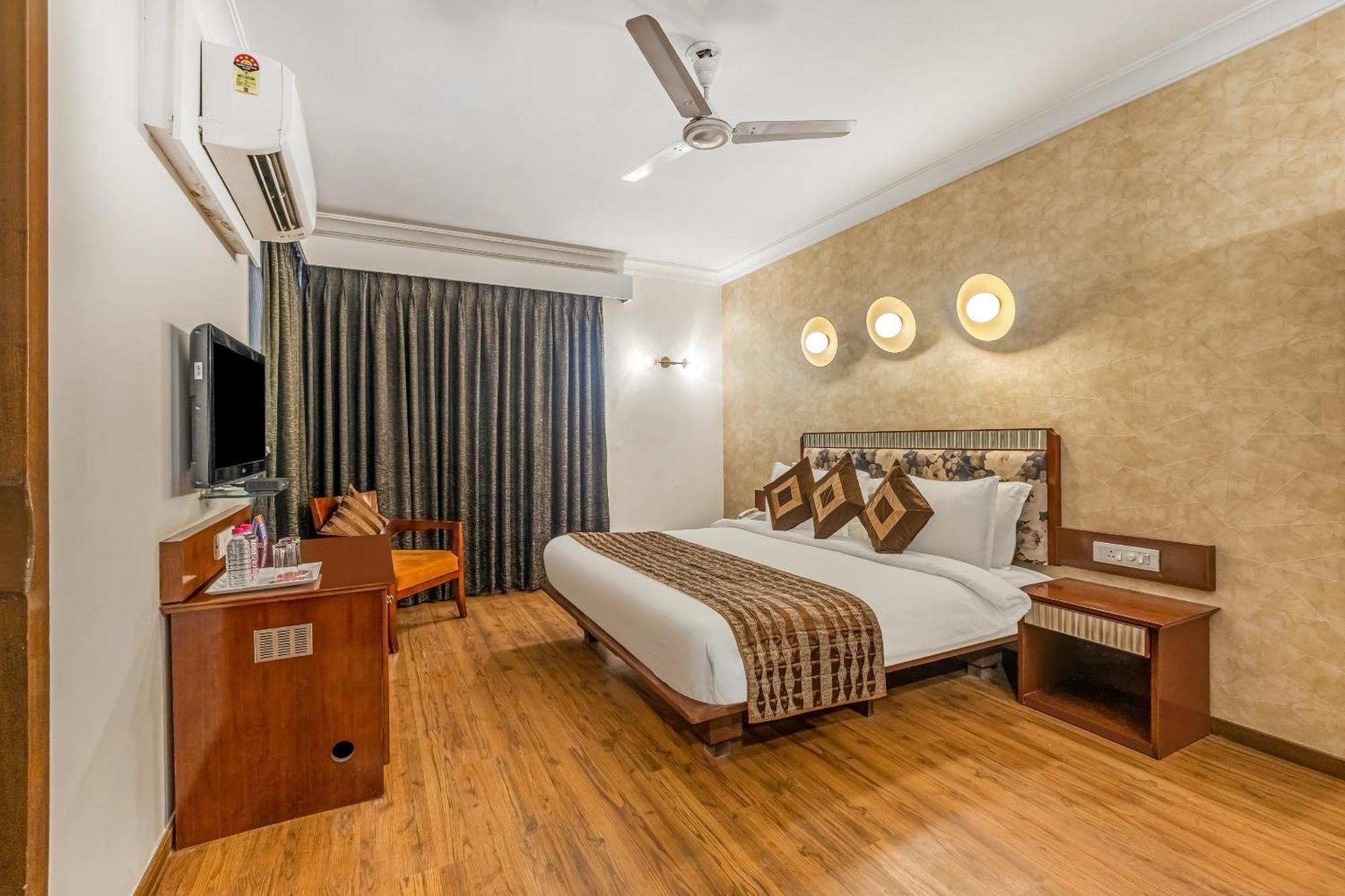 Clubhouse Nami Residency, Hotel Ahmedabad