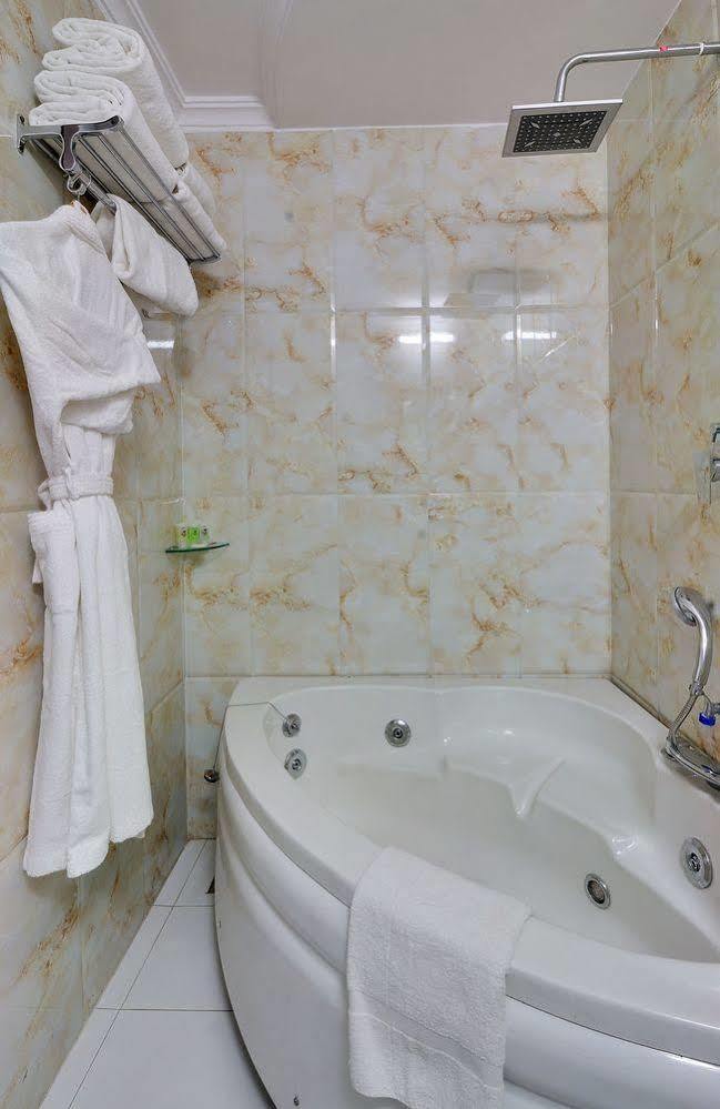Hotel Clubhouse Nami Residency, 4*