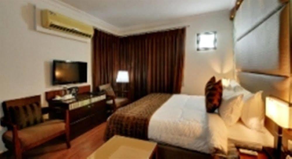 Clubhouse Nami Residency, Hotel